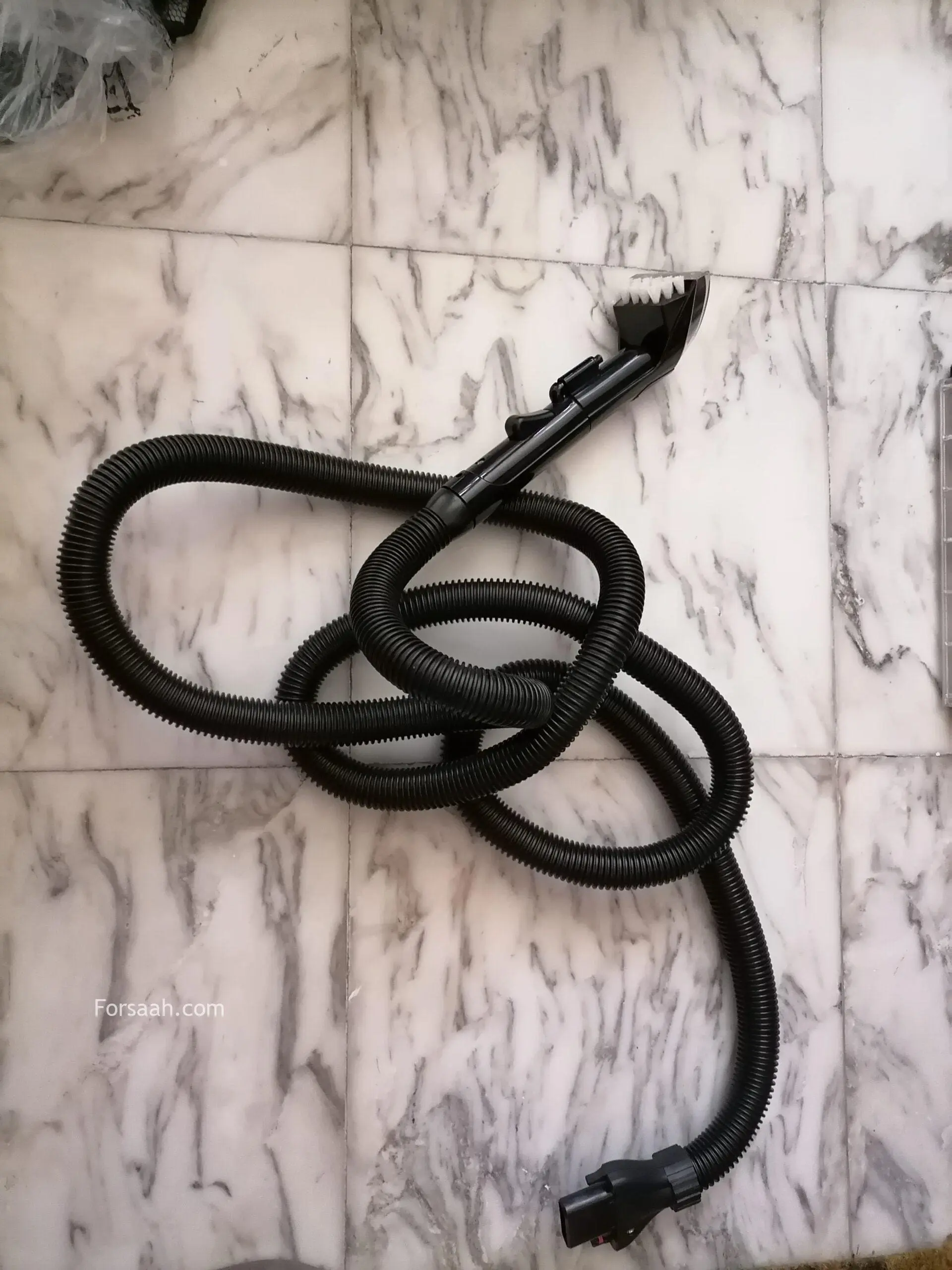 جهاز ماركة بيسل لغسيل وتنظيف السجاد؛ والكنب والستائر للبيع