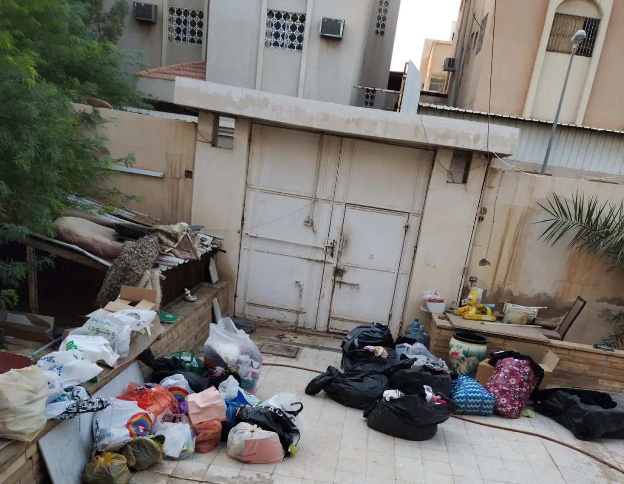 طش الاثاث و العفش القديم المستعمل بالرياض 0537422374 حي العليا حي الحم