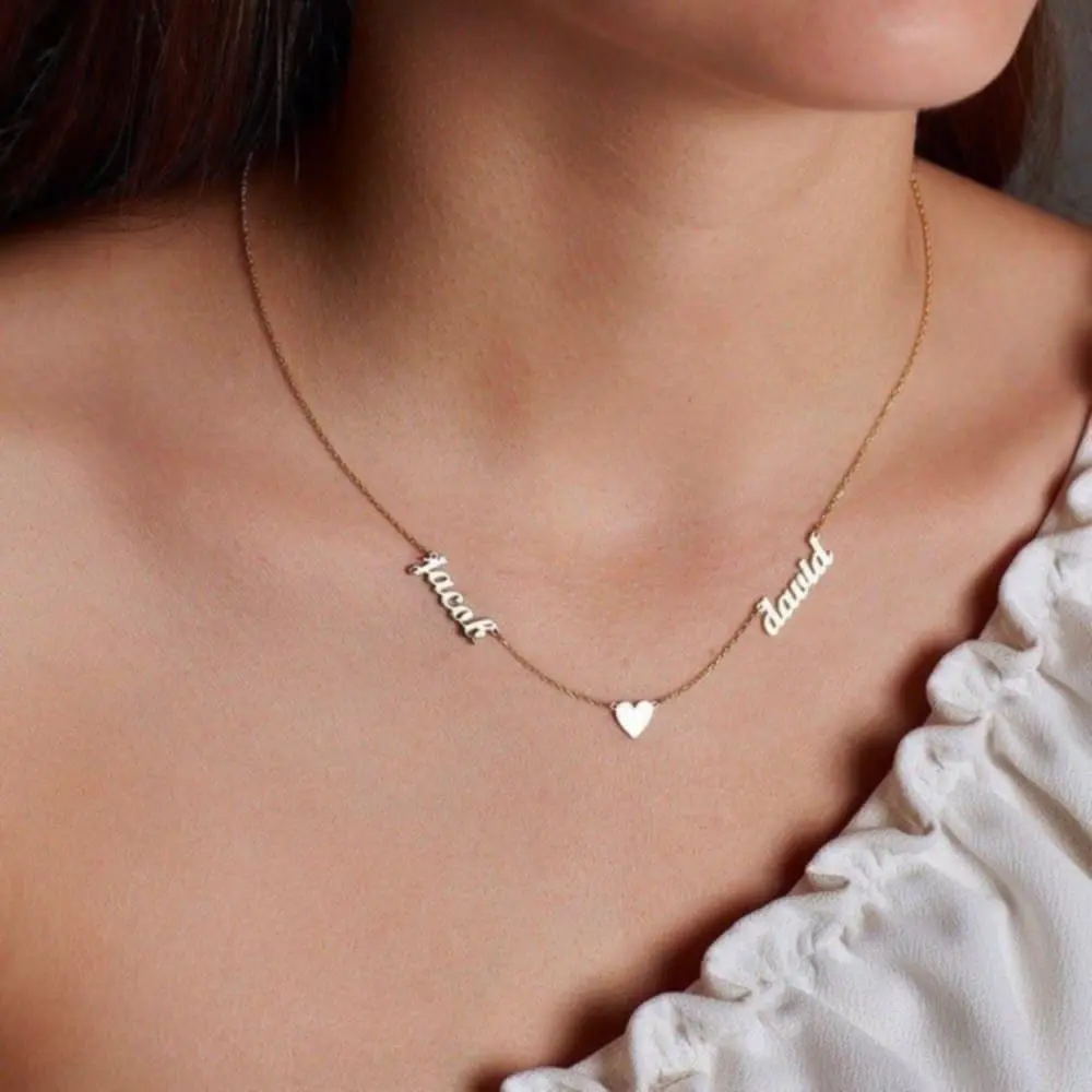 سلسال باسمين يتوسطهما قلب تصميم سلسال باسمين من اختيارك كل اسم على جان