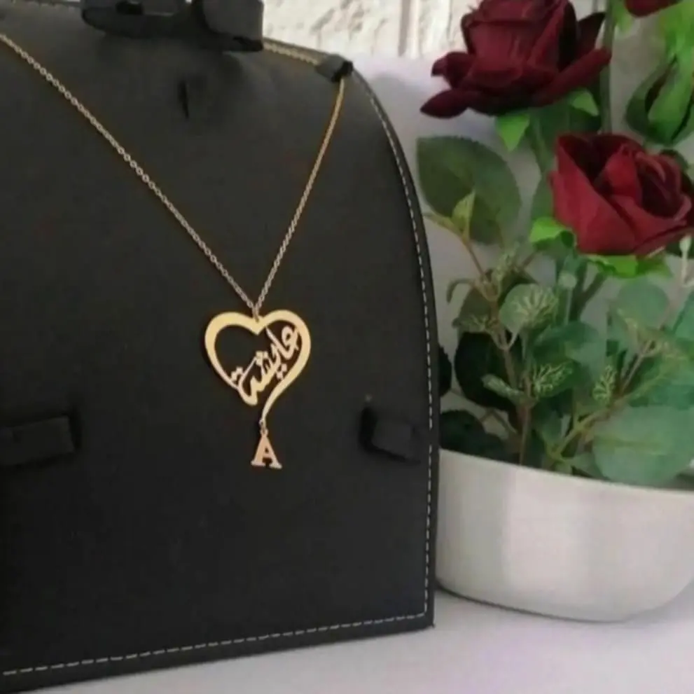 سلسال بالاسم مع حرف مطلي بالذهب سلاسل بالاسم مطلي بالذهب