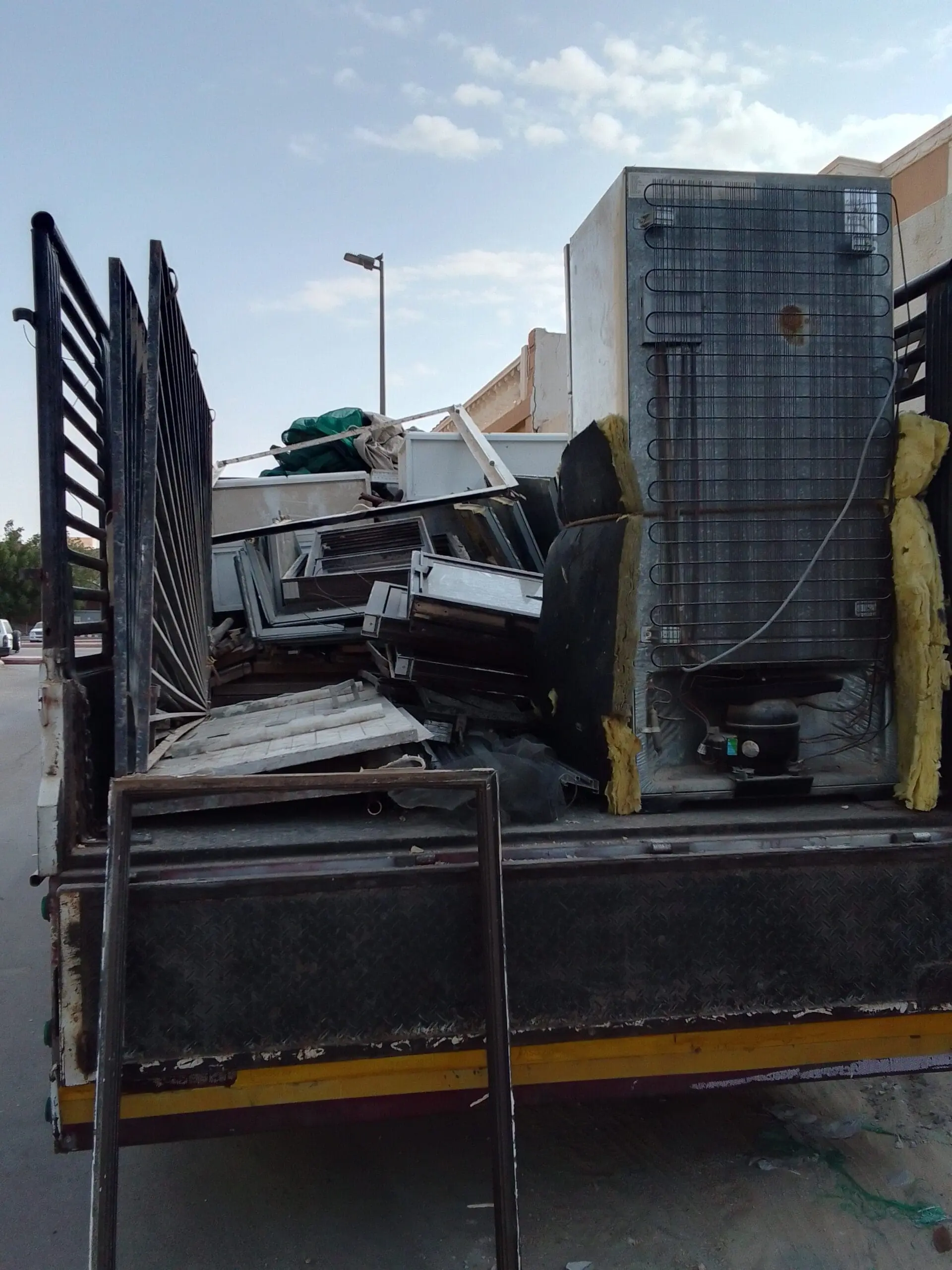 التخلص من الاثاث القديم بالرياض 0557619684