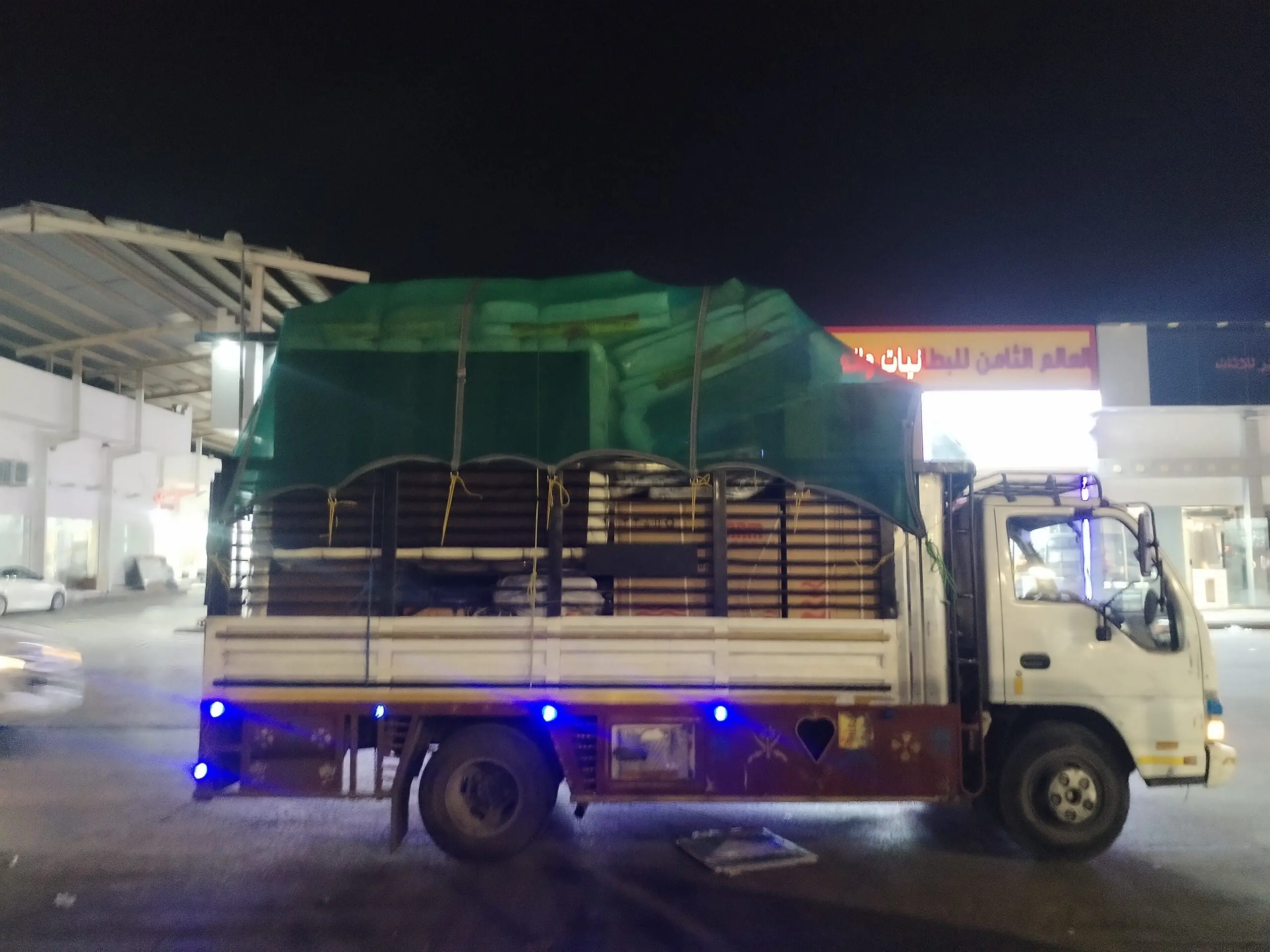 شراء الأثاث المستعمل