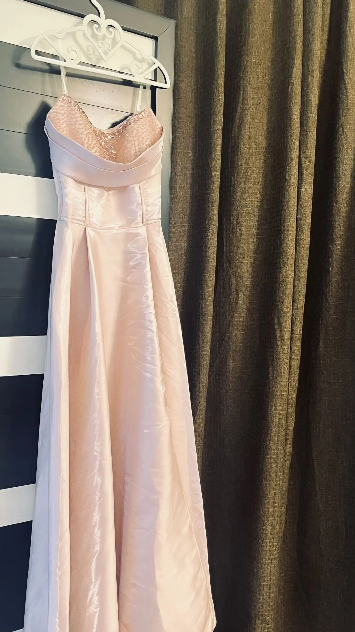 فستان للبيع