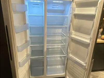 ثلاجة بومتيك