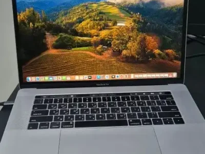 ماك بوك برو 2017 – شاشة 15 إنش – كور اي 7