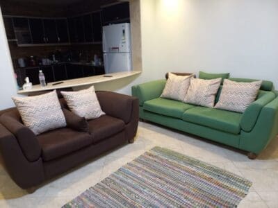 كنب وطاولة طعام للبيع