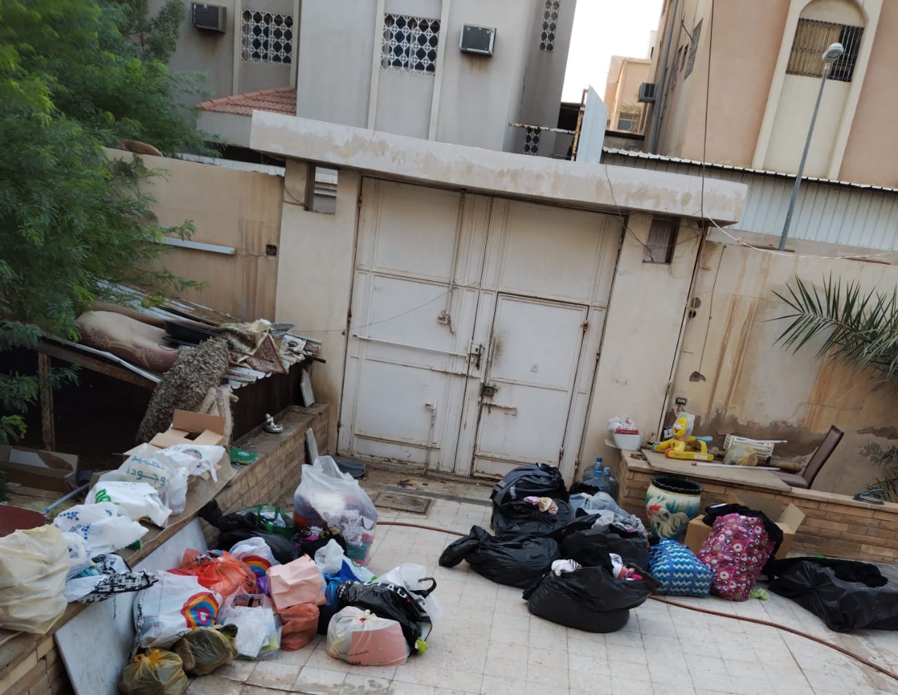 التخلص من العفش التالف بالرياض 0537422374 رمي اثاث قديم