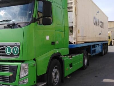 تريلا جوانب سطحه نقل خارج الرياض 0537422374 تريلا نقل بالرياض