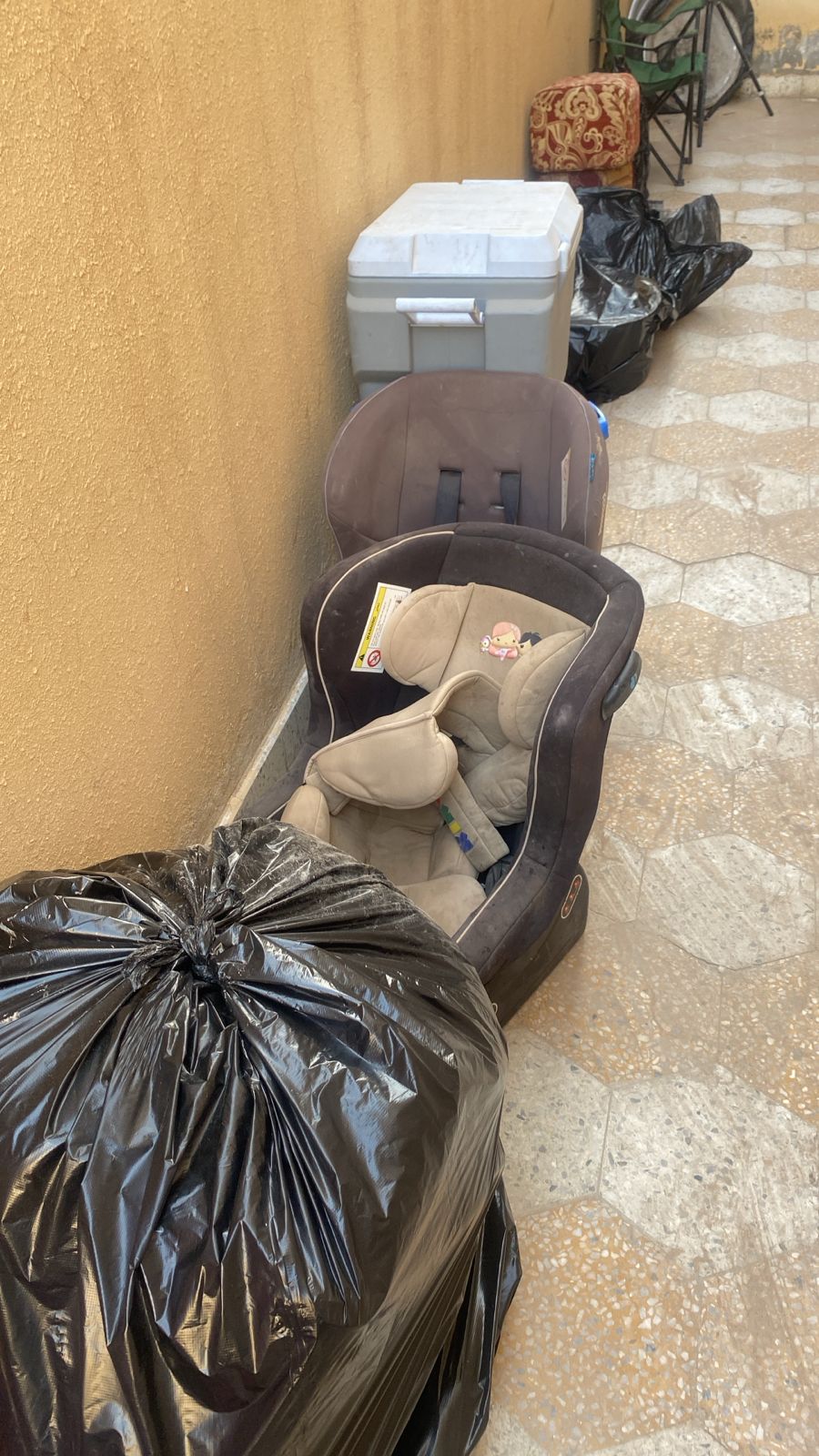 التخلص من أغراض اثاث قديمه تالفه بالرياض 0534375367