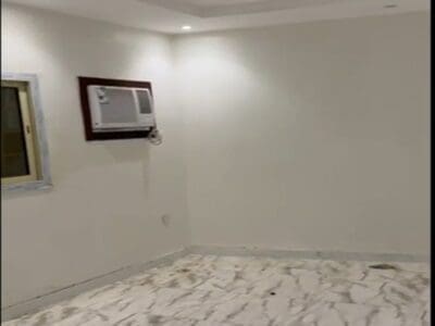 شقة عائلية صغير 3 غرف وصالة ومطبخ وحمامين مدخل خاص