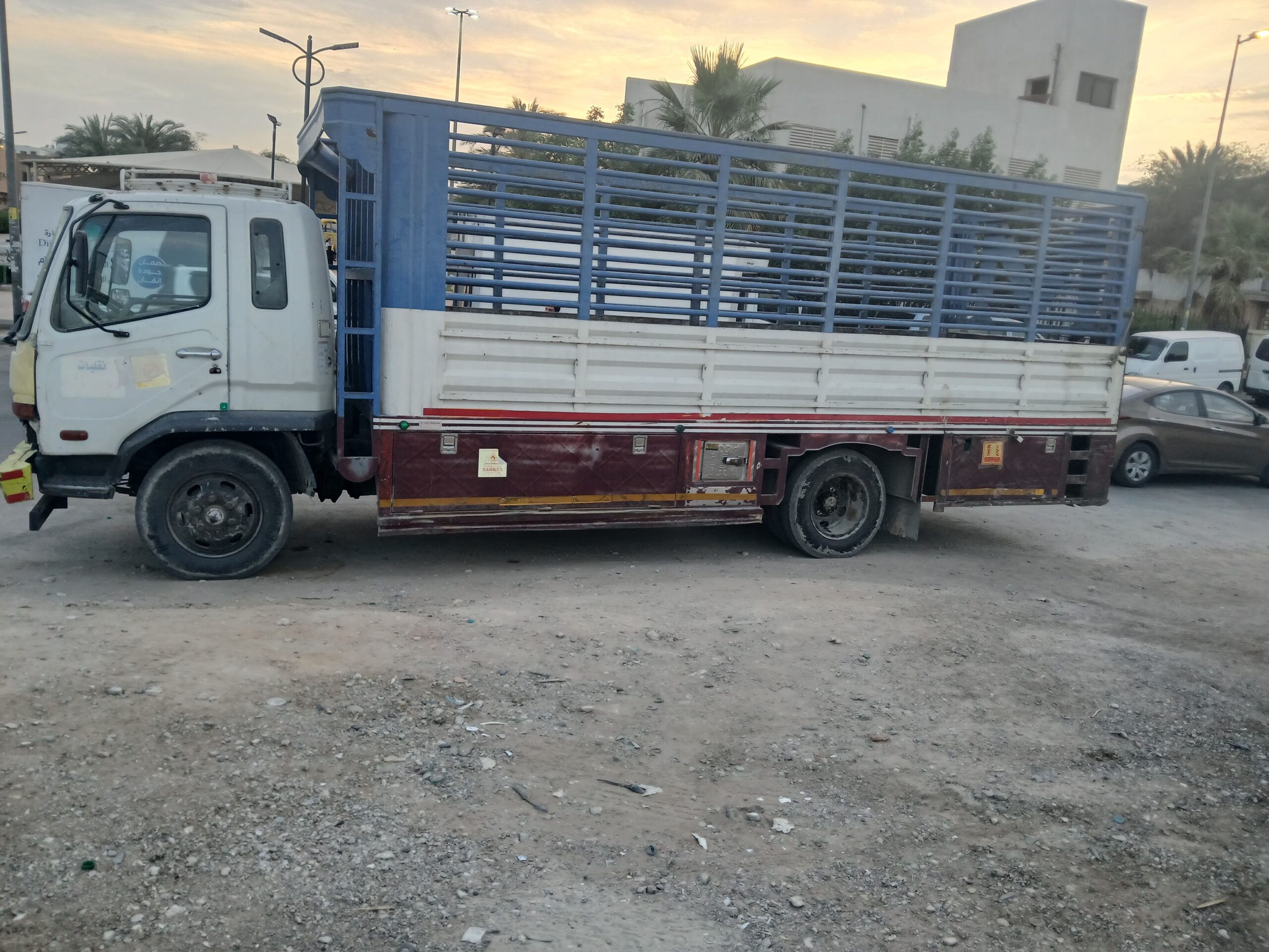 دينا نقل عفش بالرياض نقل عفش داخل وخارج الرياض