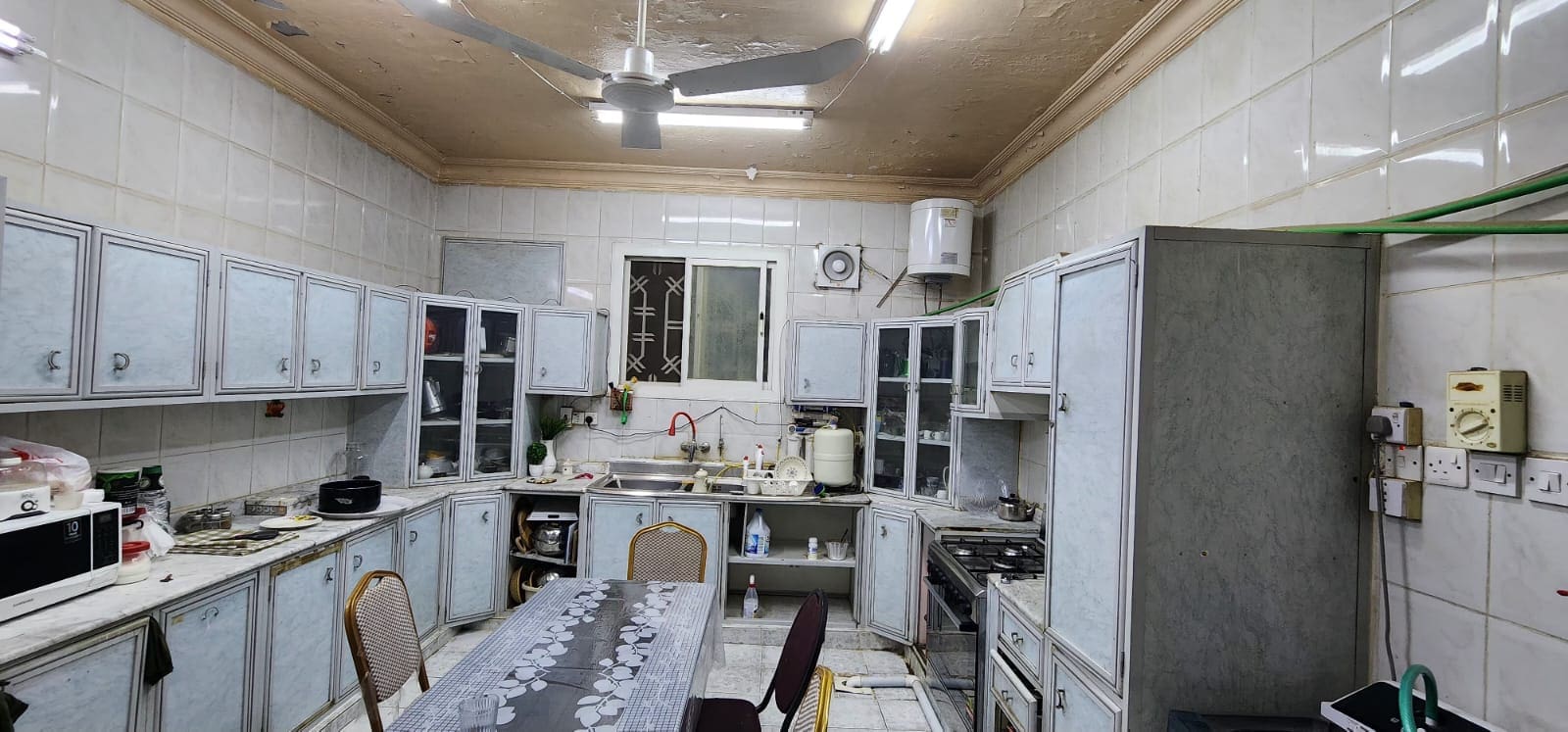 دينا تشيل اثاث قديم بالرياض 0508857593عفش تالف