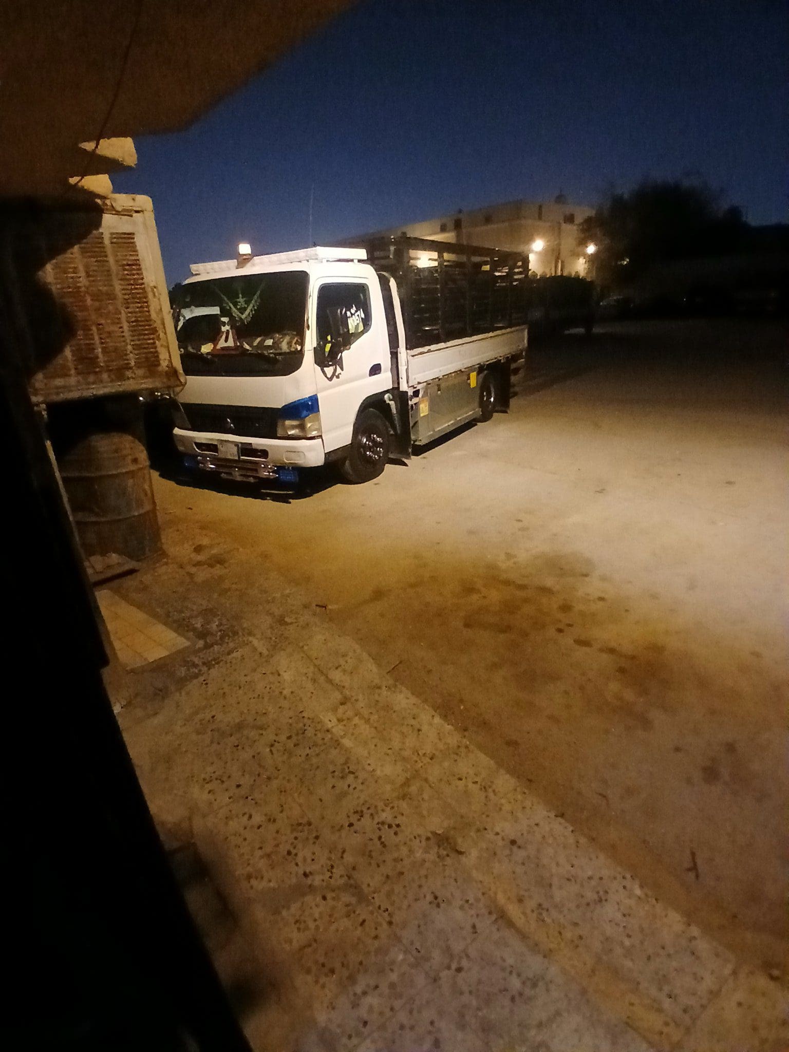 طش اثاث عفش قديم تالف شرق الرياض 0508857593