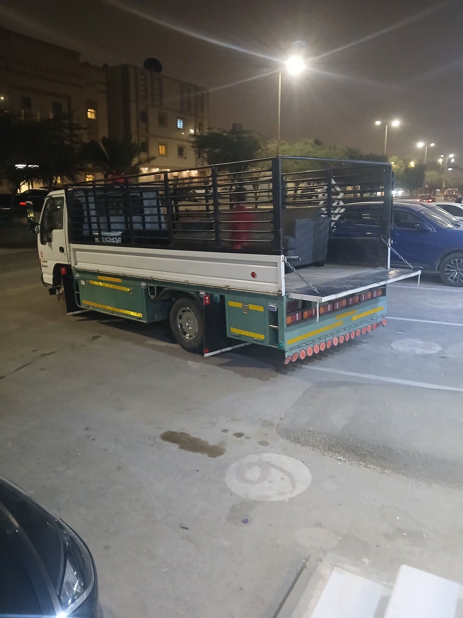 خدمه البلديه لطش اثاث المستعمل بالرياض