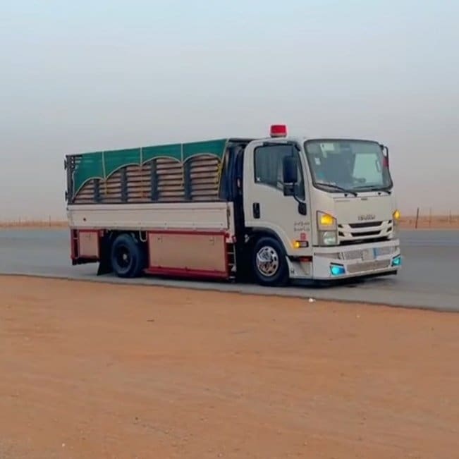 لي يشلون الاثاث القديم بالرياض 0503483036