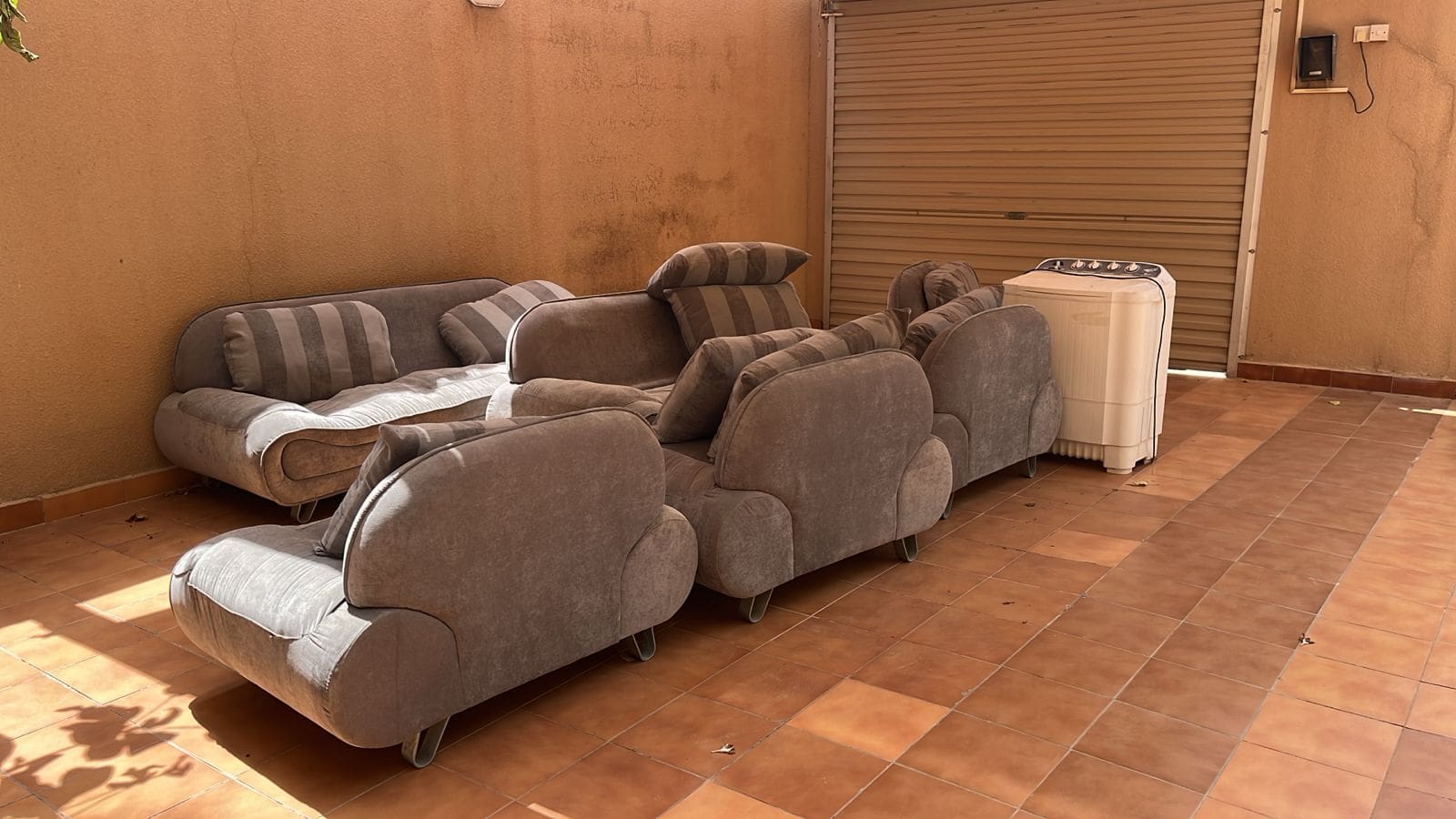 التخلص من الاثاث المستعمل بالرياض 0508857593