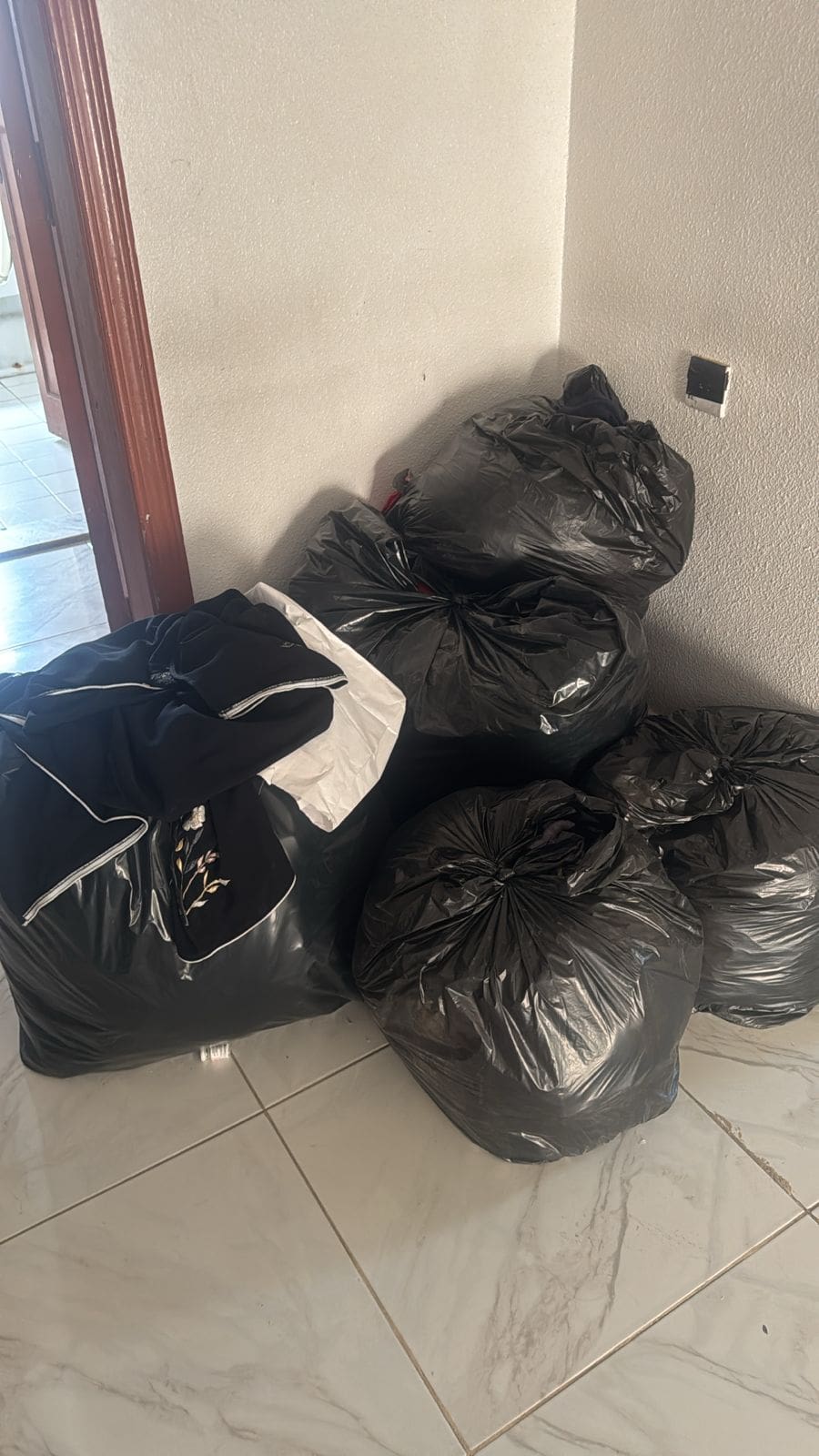 دينا توصيل اثاث للجمعية الخيرية بالرياض0508857593