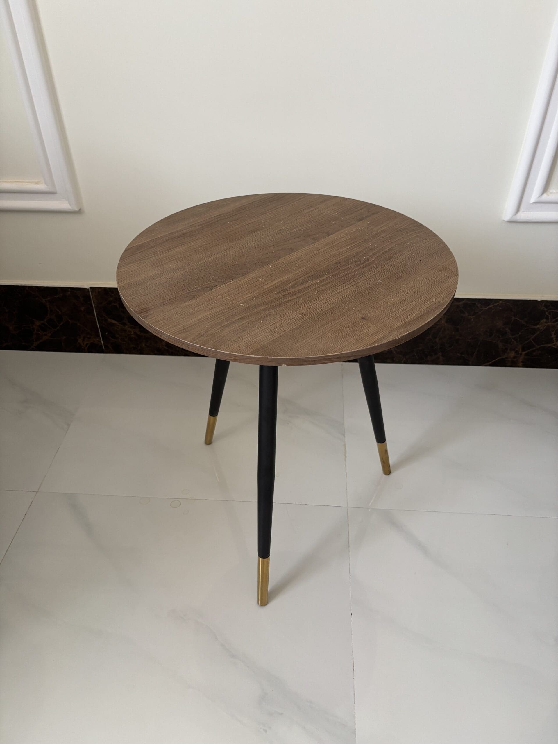 طاولات ضيافة خشبية ١ وسط و ٢ صغير