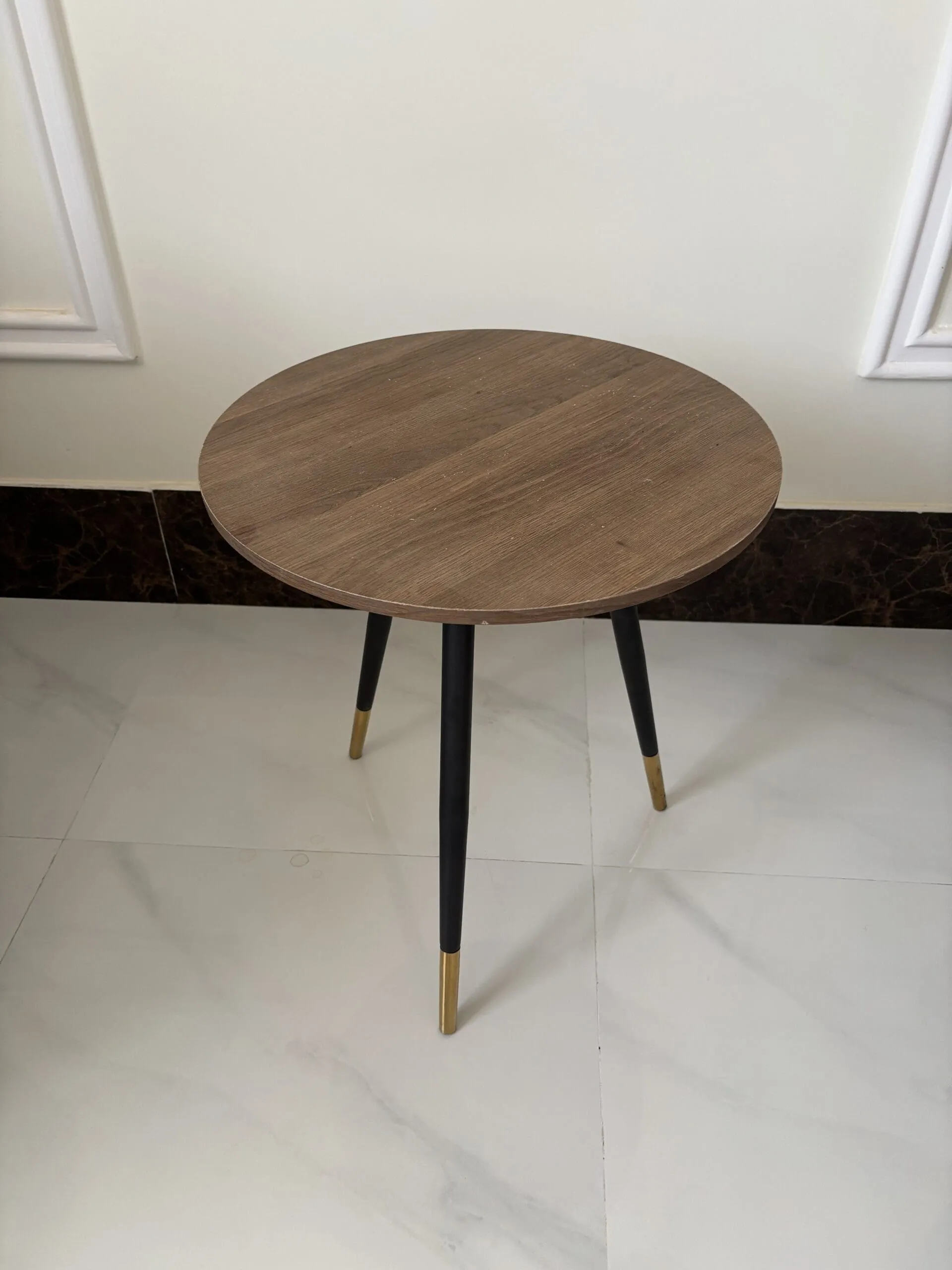 طاولات ضيافة خشبية ١ وسط و ٢ صغير