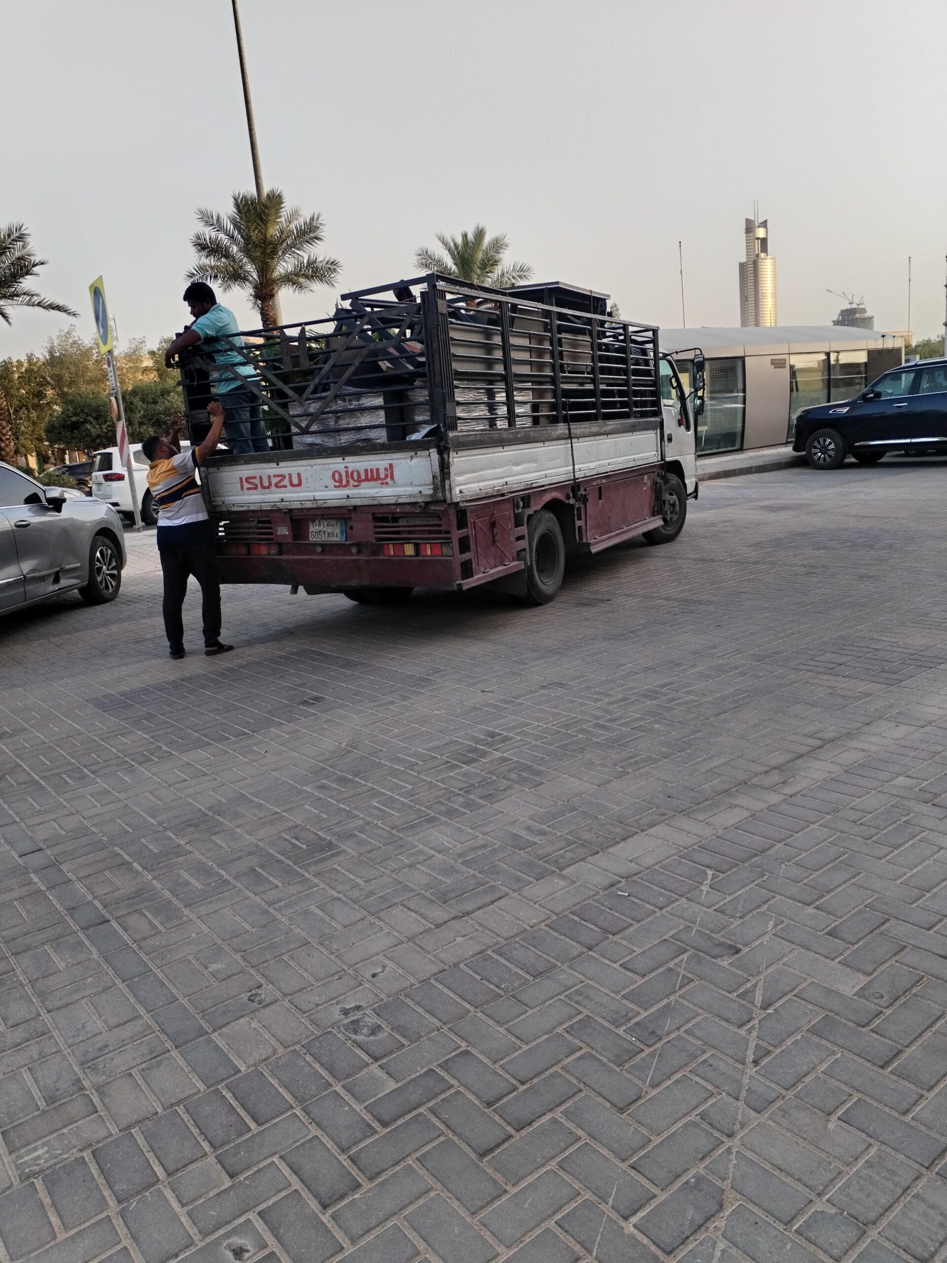 دينا توصيل لي الجمعيه الخيريه بشمال الرياض 0502870954