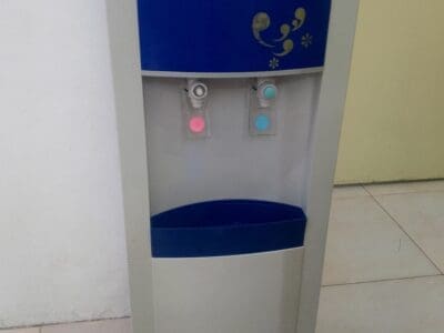 برادة ماء حار بارد شغال للبيع صناعة كوريا