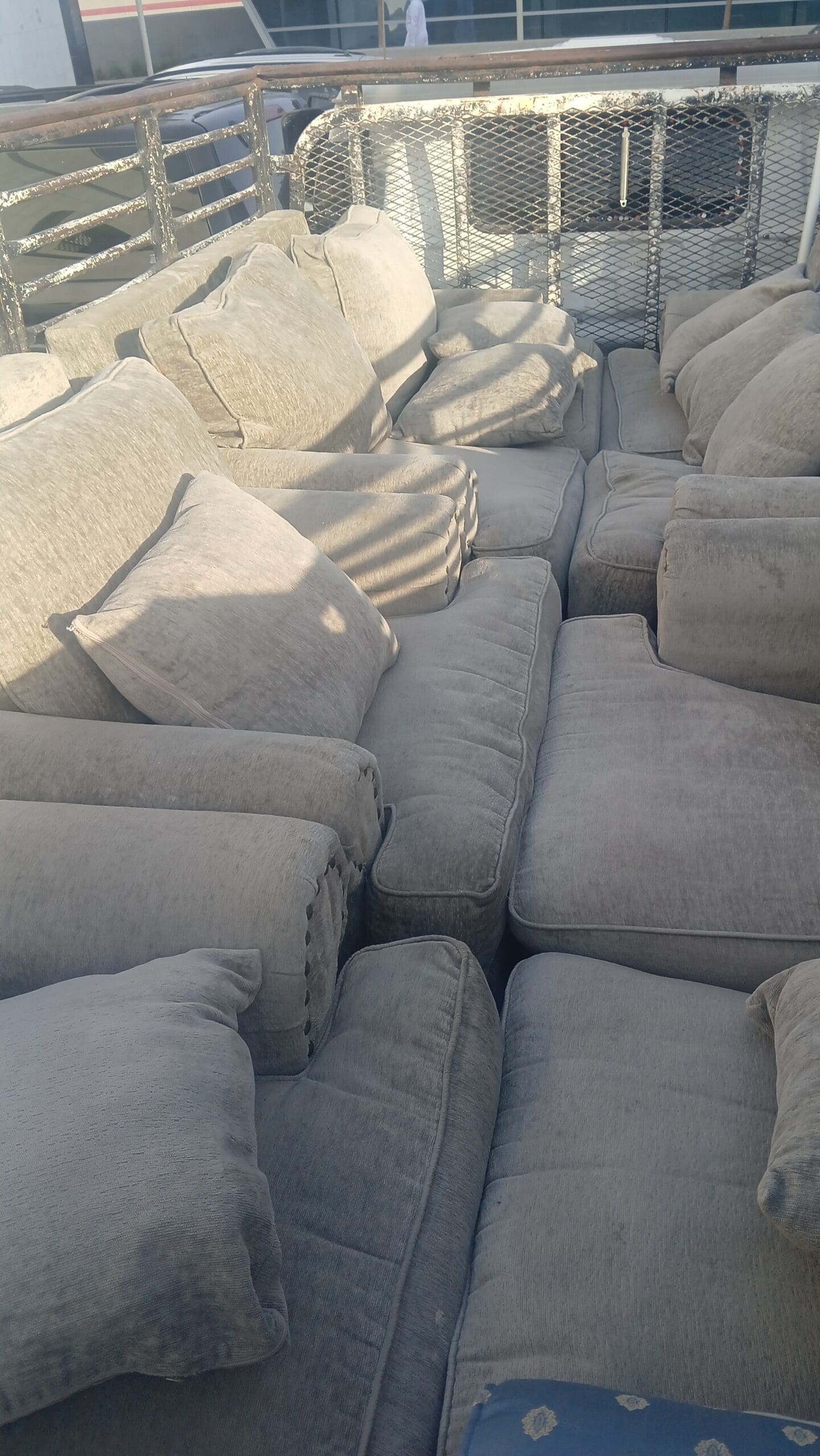 التخلص من الاثاث القديم بالرياض طش رمي مخلفات بالرياض 0550298867