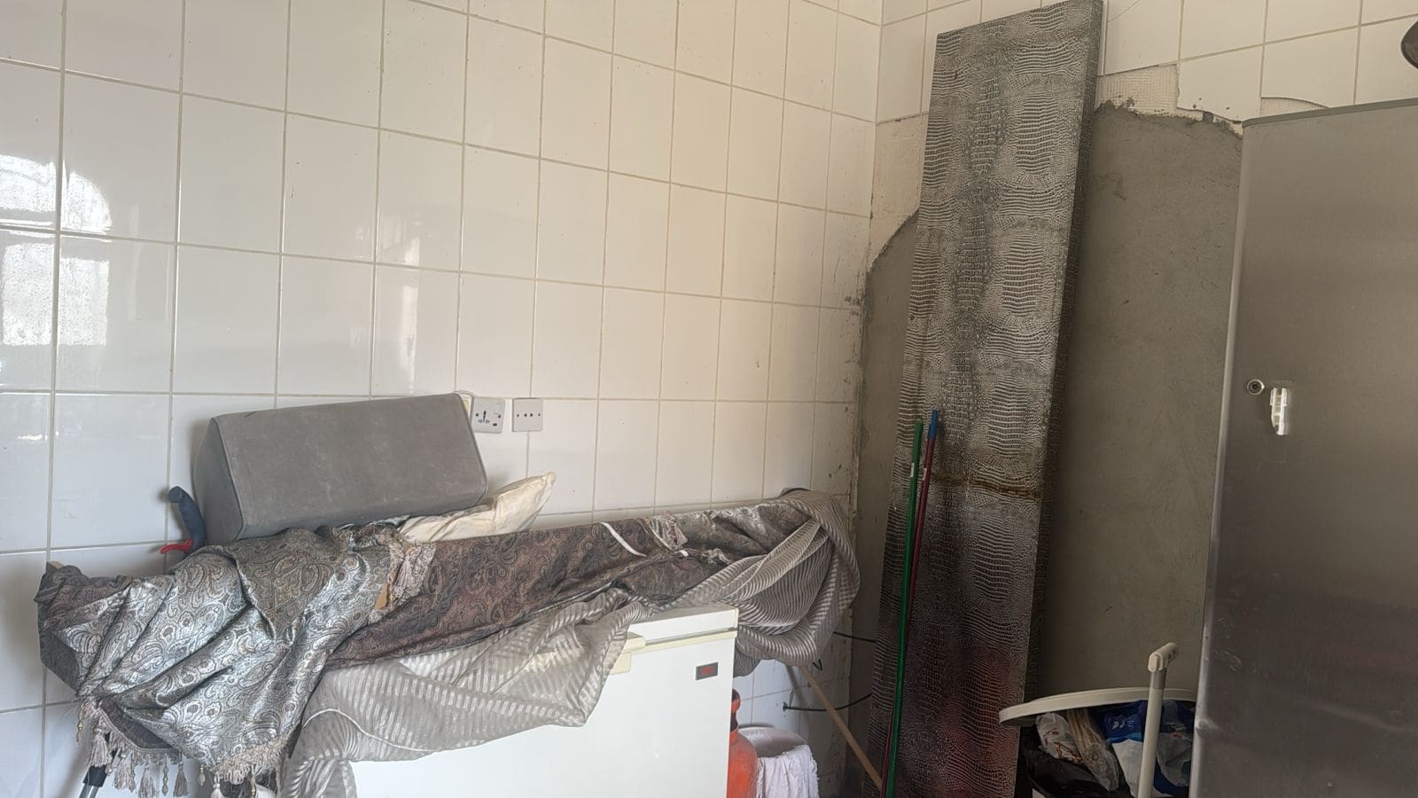 دينا طش الاثاث القديم بالرياض 0559656725