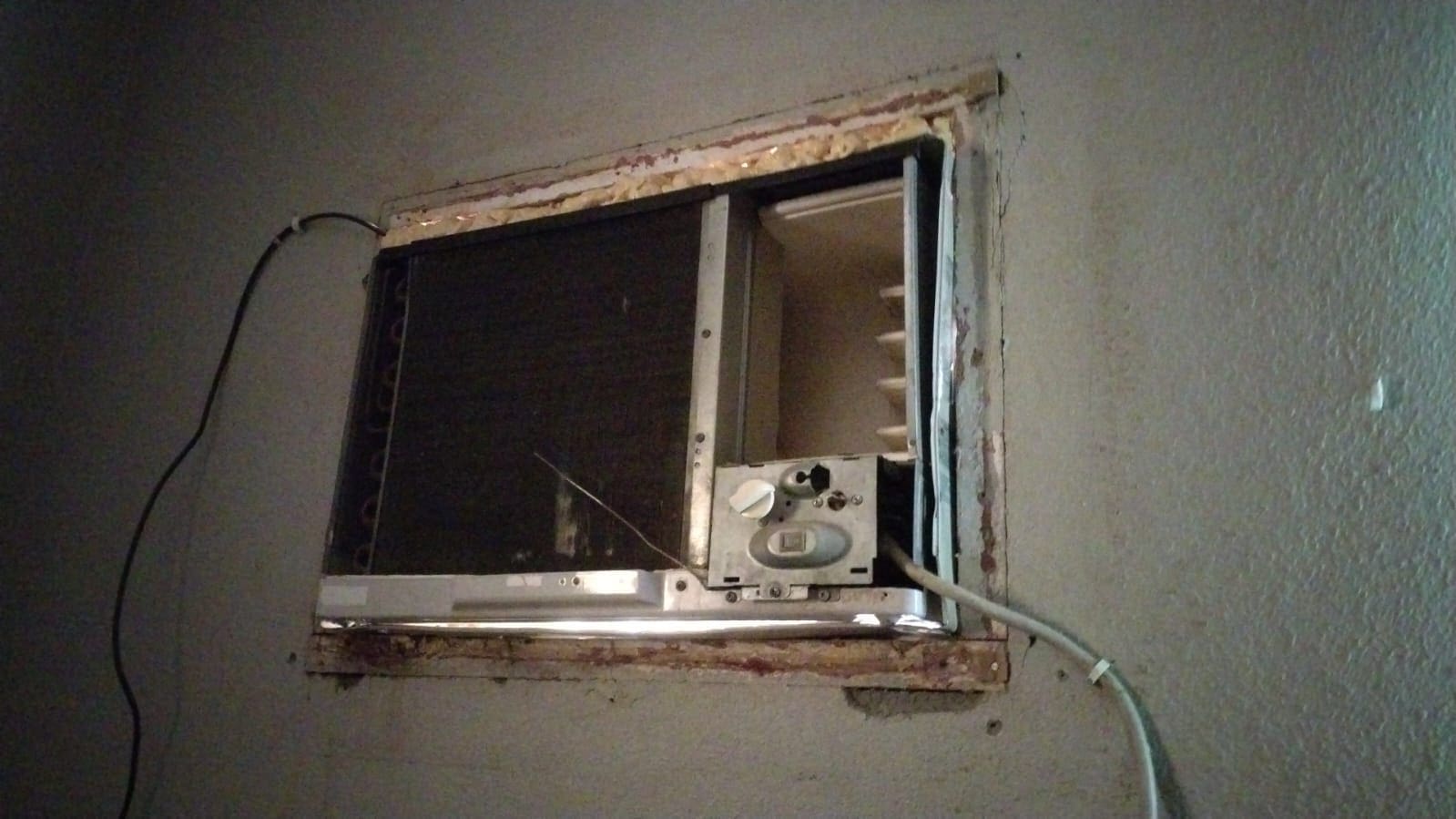 شراء مكيفات مستعملة حي السعادة 0530099403