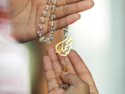 ✨ أضف لمستك الخاصة مع سبحة أنيقة مصممة حسب الطلب باسمك أو اسم من تحب!