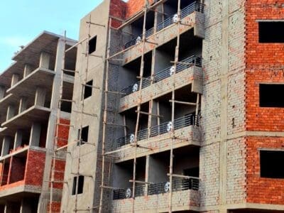 أر إي عقار – بناء يليق بطموحاتك