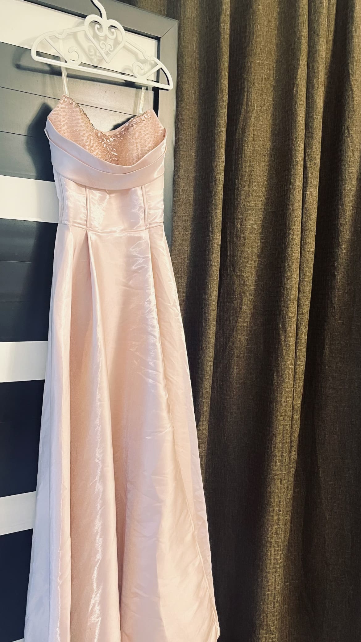 فستان للبيع