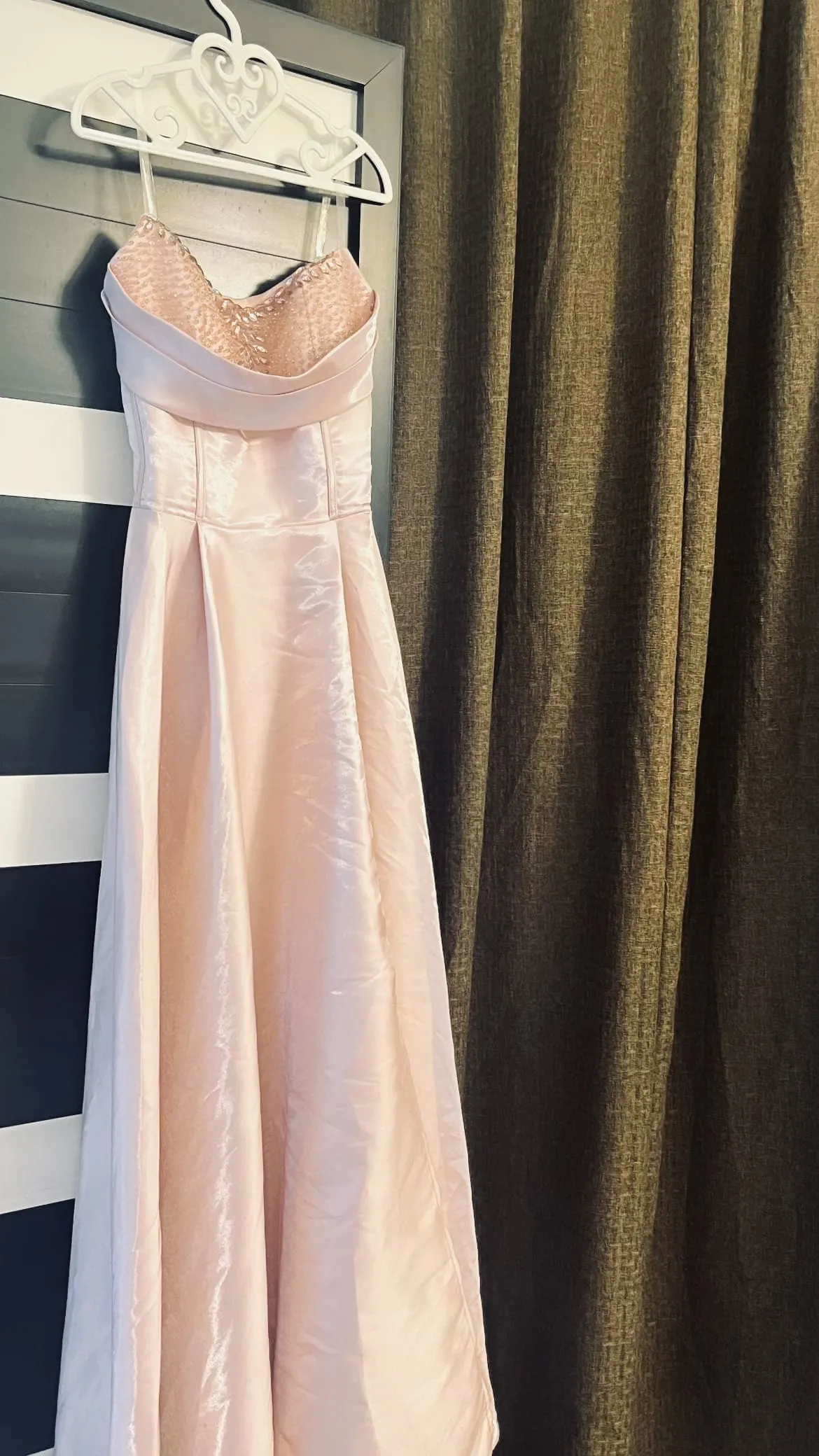 فستان للبيع