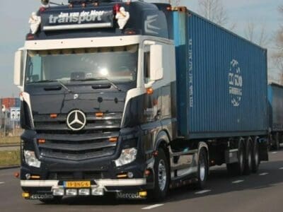 دينا تريلا لوري نقل عفش خارج الرياض 0575907703