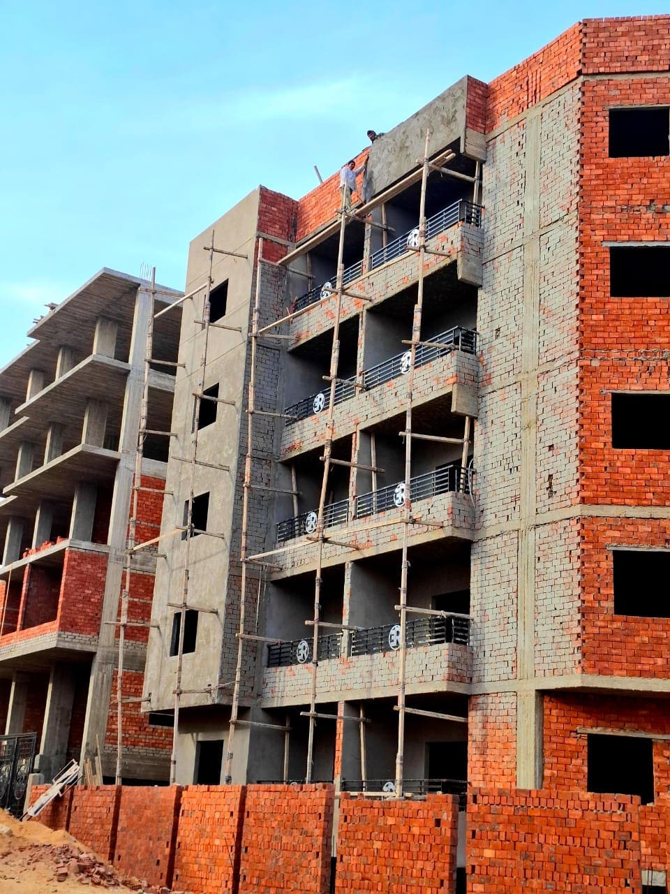 شركة أر إي عقار للمقاولات – خبرة في البناء والتشطيبات