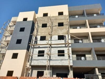 أر إي عقار للمقاولات – التزام بالمواعيد ودقة في التنفيذ