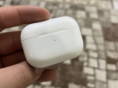 ايربودز برو الاصدار الاول الاصليه