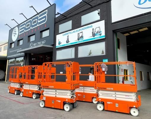 سقالات كهربائيه للايجار سيزرلفت 12متر للايجار