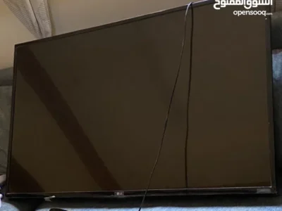 شاشه تلفاز 49بوصه للبيع.