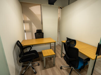 مكاتب عمل مؤثثة ومرخصة للإيجار