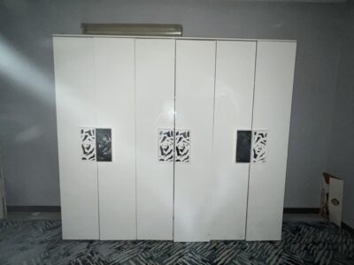 دولاب كبير ماليزي بحالة ممتازة للبيع