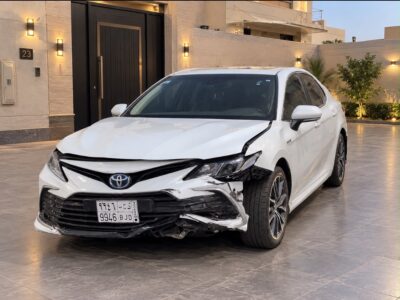 كامري 2021 هايبرد GLE مصدوم للبيع بحالته