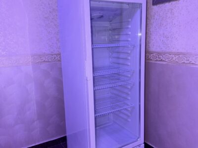 للبيع ثلاجة عرض عمودية (مرئية) بحالة ممتازة جداً – ماركة GENERALCLASS